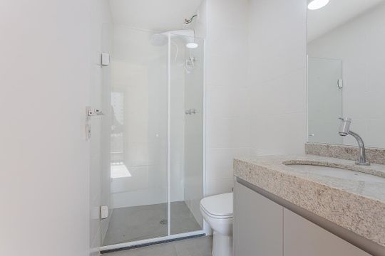 Banheiro de kitnet/studio para alugar com 1 quarto, 22m² em Jardim Paulistano, São Paulo