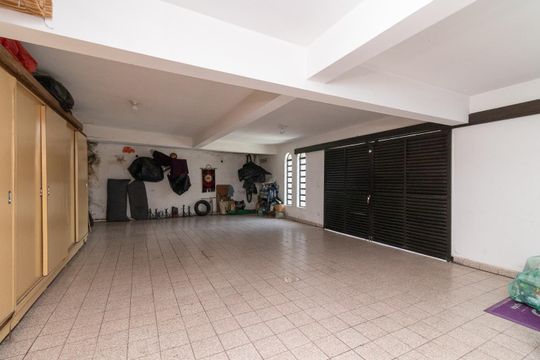 Garagem de casa à venda com 4 quartos, 330m² em Vila Buenos Aires, São Paulo
