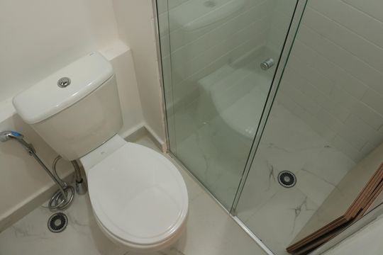 Banheiro de kitnet/studio à venda com 1 quarto, 25m² em Perdizes, São Paulo