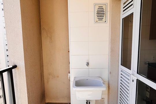 Área de serviço de apartamento para alugar com 2 quartos, 52m² em Alphaville Empresarial, Barueri