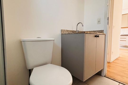 Banheiro de apartamento para alugar com 2 quartos, 52m² em Alphaville Empresarial, Barueri