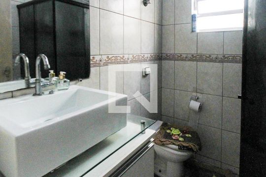 Casa à venda com 2 quartos, 180m² em Jardim Santa Adelia, São Paulo