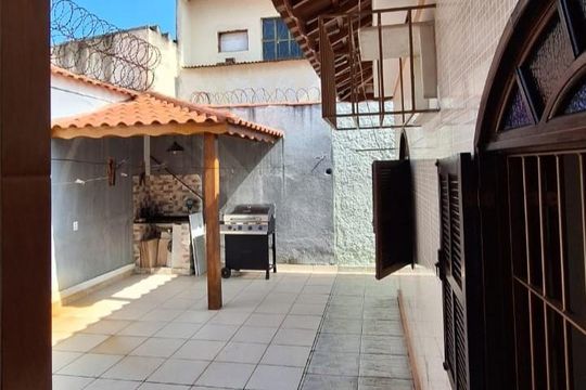 Quintal de casa para alugar com 3 quartos, 100m² em Centro, Duque de Caxias