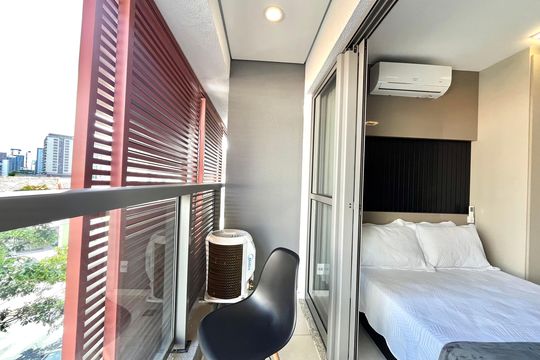 Varanda de kitnet/studio para alugar com 1 quarto, 24m² em Mirandópolis, São Paulo