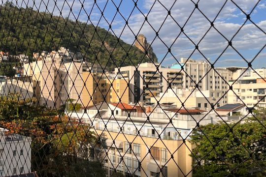 Vista sala de apartamento para alugar com 2 quartos, 90m² em Copacabana, Rio de Janeiro