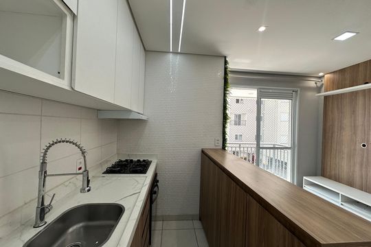 Cozinha de apartamento à venda com 2 quartos, 44m² em Jardim Tupanci, Barueri