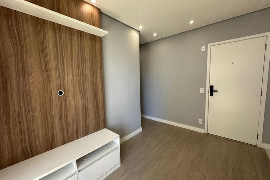 Sala de apartamento à venda com 2 quartos, 44m² em Jardim Tupanci, Barueri