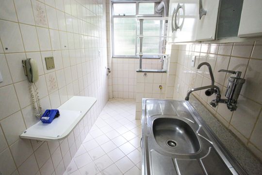 Cozinha de apartamento para alugar com 1 quarto, 40m² em Freguesia de Jacarepaguá, Rio de Janeiro