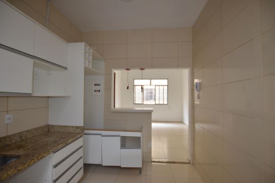 Cozinha de apartamento para alugar com 2 quartos, 60m² em Vila Valqueire, Rio de Janeiro