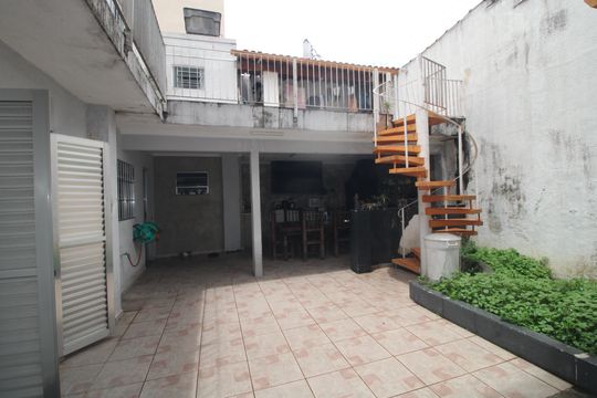 Quintal de casa à venda com 4 quartos, 220m² em Vila do Castelo, São Paulo