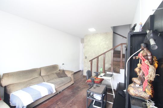 Sala de casa à venda com 4 quartos, 220m² em Vila do Castelo, São Paulo