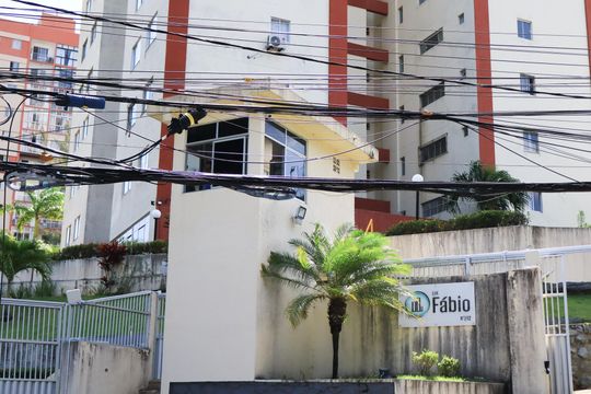 Fachada e portaria de apartamento para alugar com 3 quartos, 79m² em Pernambués, Salvador