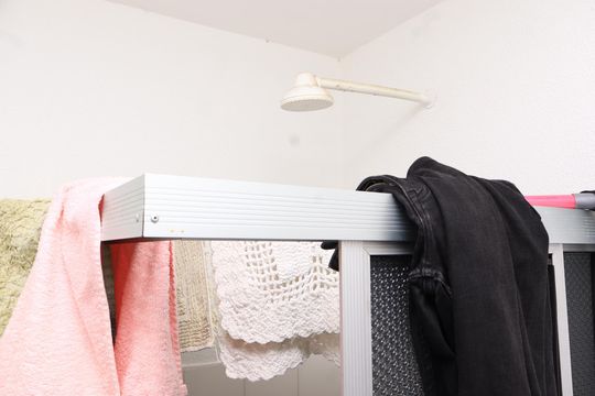Banheiro de serviço de apartamento para alugar com 3 quartos, 79m² em Pernambués, Salvador