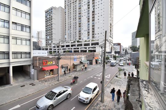 Vista da sala 2 de apartamento para alugar com 3 quartos, 140m² em Centro, Curitiba