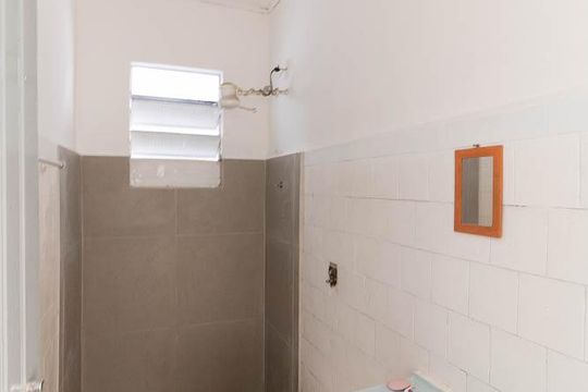 Banheiro de casa para alugar com 1 quarto, 25m² em Jardim Maria Estela, São Paulo