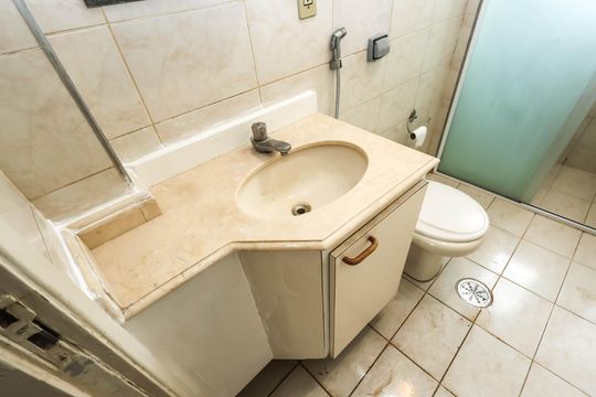 Banheiro de apartamento para alugar com 1 quarto, 48m² em Aclimação, São Paulo