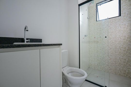 Banheiro de kitnet/studio para alugar com 1 quarto, 32m² em Vila Ernesto, São Paulo