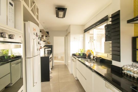 Cozinha de apartamento à venda com 3 quartos, 120m² em Vila Izabel, Curitiba