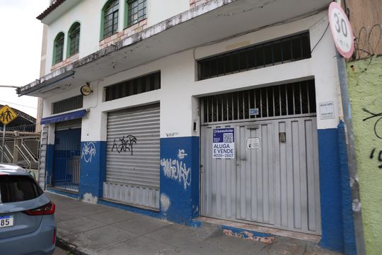 Fachada  de casa para alugar com 6 quartos, 900m² em Eldorado, Contagem
