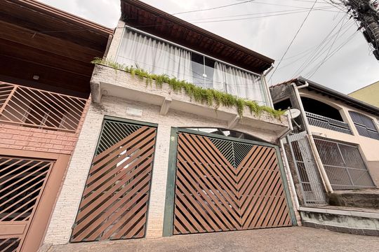 Fachada de casa à venda com 4 quartos, 170m² em Jardim Mirante, Várzea Paulista