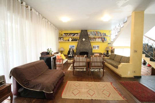 Casa à venda com 4 quartos, 450m² em Jardim Leonor, São Paulo