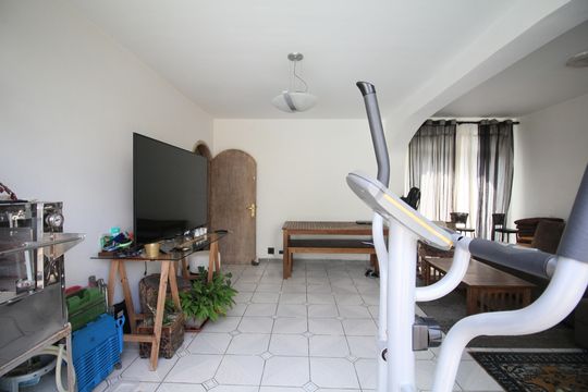 Casa à venda com 4 quartos, 450m² em Jardim Leonor, São Paulo
