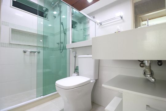 Banheiro de apartamento à venda com 2 quartos, 50m² em Jacarepaguá, Rio de Janeiro