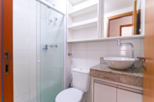 Banheiro de apartamento à venda com 2 quartos, 55m² em Encantado, Rio de Janeiro