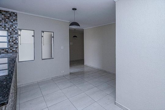 Sala de casa para alugar com 2 quartos, 180m² em Vila Liviero, São Paulo