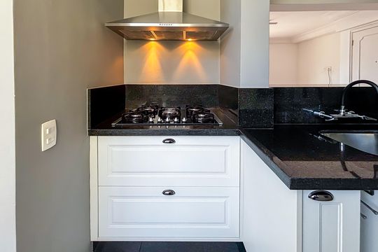 Cozinha de apartamento para alugar com 2 quartos, 85m² em Cerqueira César, São Paulo