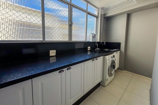 Área de serviço de apartamento para alugar com 2 quartos, 85m² em Cerqueira César, São Paulo