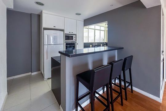 Cozinha de apartamento para alugar com 2 quartos, 85m² em Cerqueira César, São Paulo