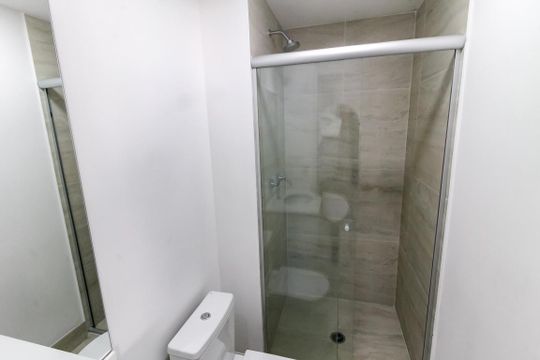 Banheiro social de apartamento à venda com 2 quartos, 67m² em Vila Andrade, São Paulo