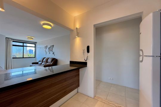 Cozinha de apartamento para alugar com 1 quarto, 65m² em Vila Sao Francisco (zona Sul), São Paulo