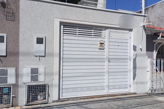 Fachada de casa à venda com 3 quartos, 162m² em Vila Firmiano Pinto, São Paulo