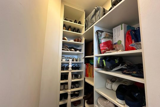 Closet do quarto de apartamento à venda com 2 quartos, 70m² em Jardim Iracema, Barueri