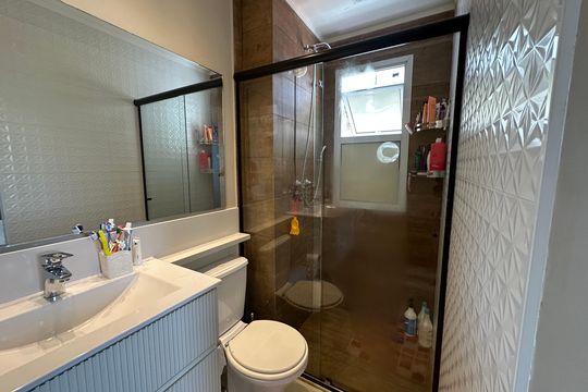 Banheiro da Suíte de apartamento à venda com 2 quartos, 70m² em Jardim Iracema, Barueri