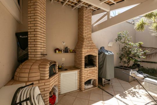 QUINTAL COM CHURRASQUEIRA de casa de condomínio à venda com 3 quartos, 200m² em Chácara Primavera, Campinas