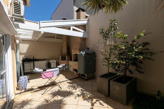 QUINTAL COM CHURRASQUEIRA de casa de condomínio à venda com 3 quartos, 200m² em Chácara Primavera, Campinas