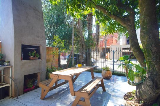 Churrasqueira de casa à venda com 3 quartos, 150m² em Santo Afonso, Novo Hamburgo