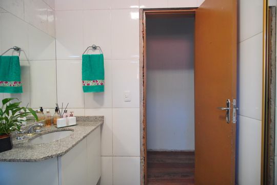 Banheiro de casa à venda com 3 quartos, 150m² em Santo Afonso, Novo Hamburgo
