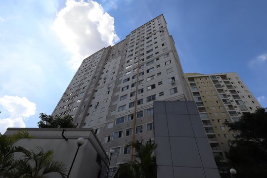 Fachada de apartamento à venda com 2 quartos, 45m² em Vila Suzana, São Paulo