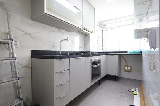 Cozinha de apartamento à venda com 2 quartos, 45m² em Vila Suzana, São Paulo