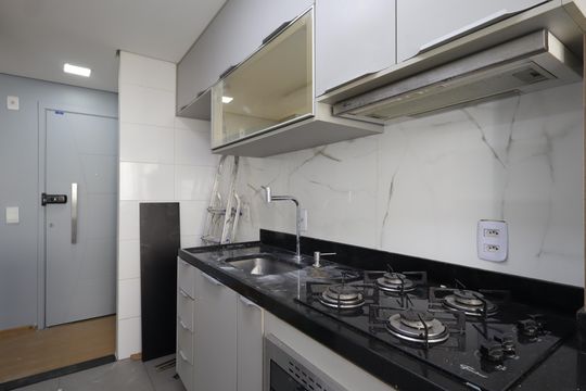 Cozinha de apartamento à venda com 2 quartos, 45m² em Vila Suzana, São Paulo