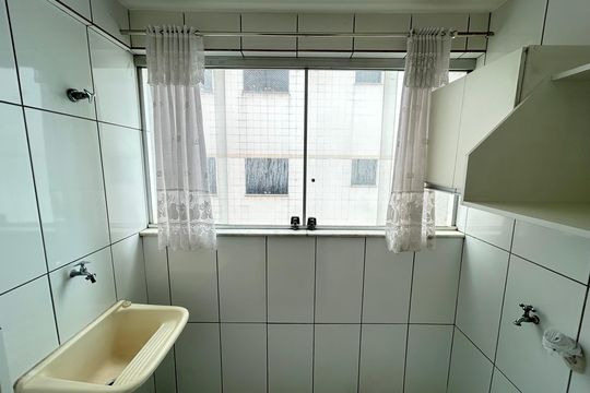 Área de serviço de apartamento para alugar com 2 quartos, 55m² em Castelo, Belo Horizonte