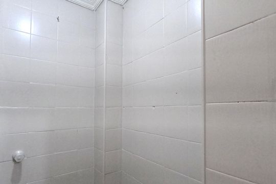 Banheiro de Serviço de apartamento para alugar com 3 quartos, 135m² em Gonzaga, Santos
