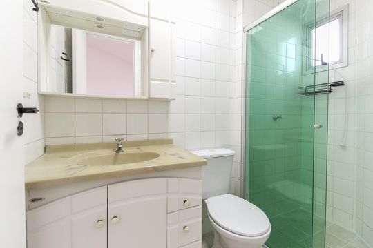 Banheiro da Suíte de apartamento à venda com 1 quarto, 37m² em Vila Carmosina, São Paulo