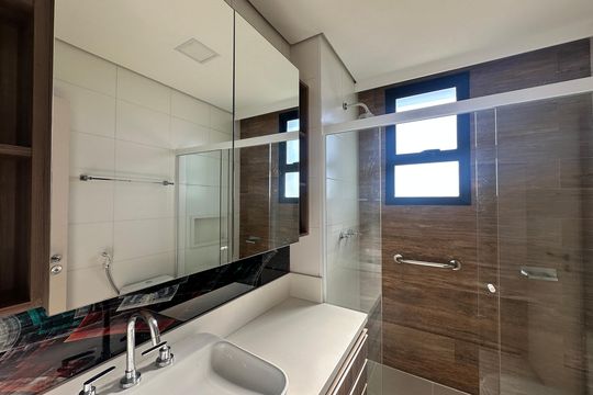 Banheiro da Suíte 1 de apartamento para alugar com 2 quartos, 112m² em Empresarial 18 do Forte, Barueri