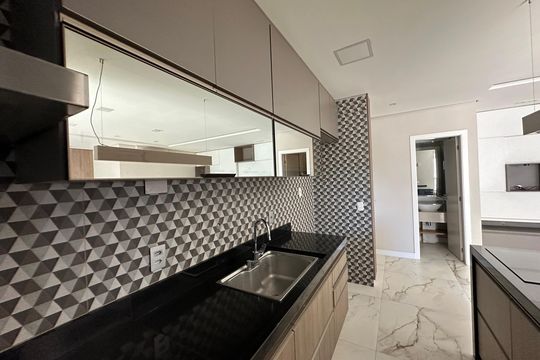 Cozinha de apartamento para alugar com 2 quartos, 112m² em Empresarial 18 do Forte, Barueri