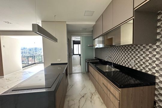 Cozinha de apartamento para alugar com 2 quartos, 112m² em Empresarial 18 do Forte, Barueri